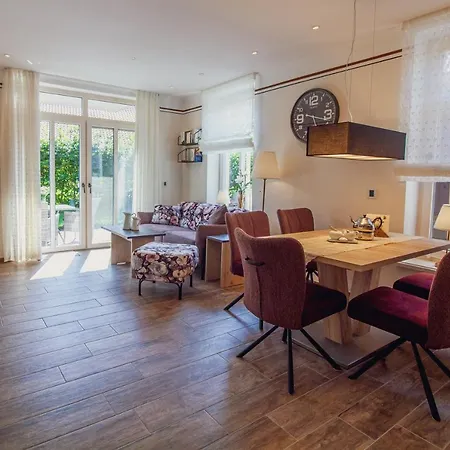 Up Besoeoek - Magnolie Mit Sauna Lägenhet
